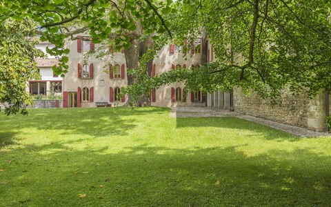 Jasmine Villa: Busk, Have, Lawn, Forår, Estate, Gård, Landscaping, Hacienda, Backyard, Parkere