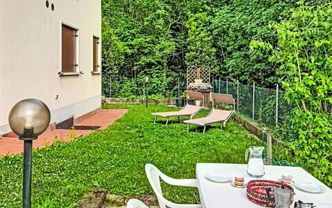 Le Busatte: Have, Udendørs Bord, Lawn, Backyard, Udendørs Møbler, Stol, Gård, Skygge, Landscaping, Køkken & Spisebord