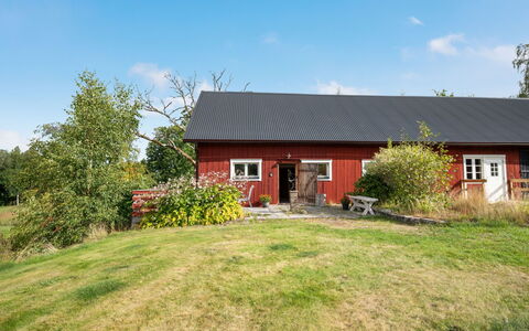 Långerud: Bygning, Hus, Vindue, Hjem, Tag, Boligområde, Busk, Sommerhus, Land Lot
