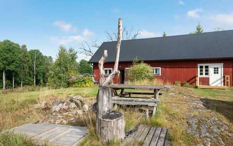 Långerud: Bygning, Hus, Vindue, Hjem, Tag, Boligområde, Busk, Sommerhus, Land Lot