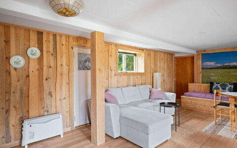Långerud: Bygning, Hus, Vindue, Hjem, Tag, Boligområde, Busk, Sommerhus, Land Lot