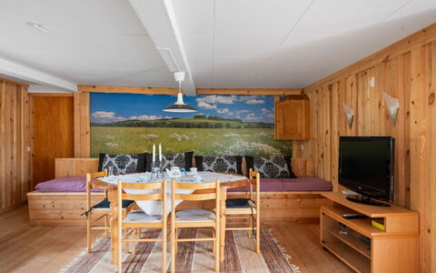 Långerud: Bygning, Hus, Vindue, Hjem, Tag, Boligområde, Busk, Sommerhus, Land Lot