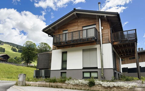 Pantera - Ski in Ski Out: Bygning, Hus, Boligområde, Facade, Tag, Hjem, Arkitektur, Sommerhus, Sidespor, Veranda