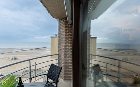 Zon & Zee with Seaview: Lejlighed, Hav, Altan, Ocean, Kyst, Strand, Skygge, Dagslys, Penthouselejlighed