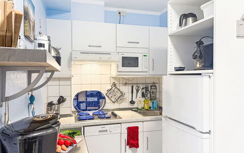 Möwenblick: Køkken Apparat, Større Bandage, Køkken, Møbel, Indretning, Countertop, Husholdningsapparat, Cabinetry, Gulvbelægning, Værelse