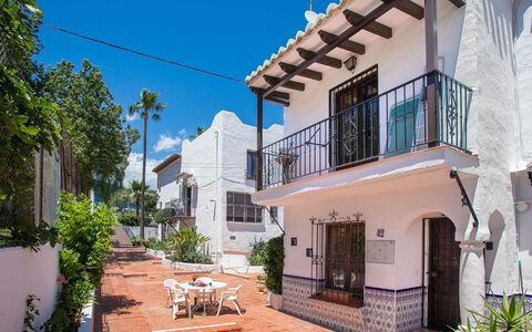 Nerja Beach Center: Kvarter, Boligområde, Dør, Hjem, Altan, Stueplante, Blomsterkrukke