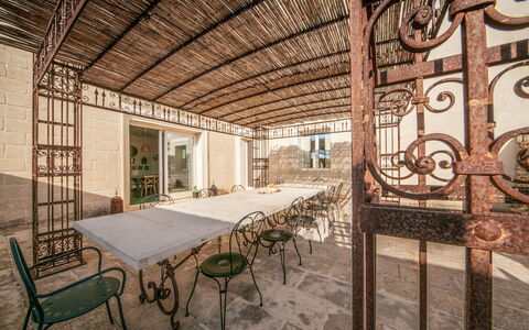 Masseria Ficalindia: Etage, Jern, Stol, Flise, Flise, Køkken & Spisebord, Gårdsplads, Altan, Stueplante