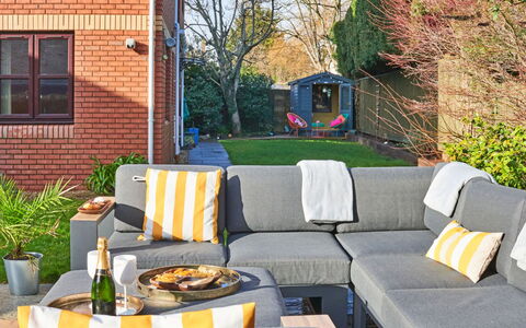Sea Gables: Busk, Have, Sommerhus, Skygge, Landscaping, Gård, Backyard, Villa, Stuehus, Stueplante