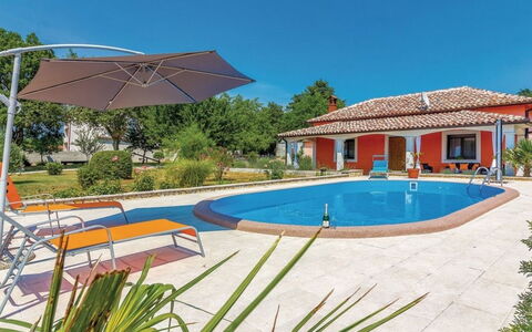 Angelina: Busk, Have, Sommerhus, Skygge, Landscaping, Gård, Backyard, Villa, Stuehus, Stueplante