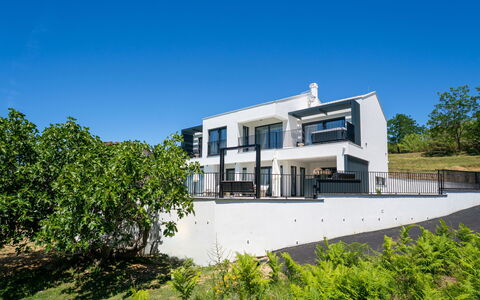 Loparia: Himmel, Blå, Boligområde, Hjem, Estate, Mansion, Villa, Hegn