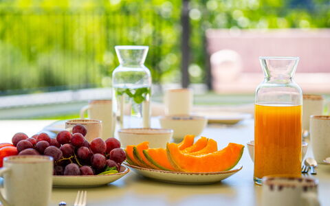 Loparia: Mad, Bordservice, Frugt, Ingrediens, Serveware, Fremstille, Drinkware, Bord