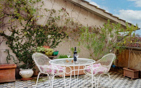 Sabine'S Apartment: Busk, Have, Sommerhus, Skygge, Landscaping, Gård, Backyard, Villa, Stuehus, Stueplante