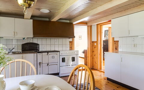 Piggsmåla: Gulvbelægning, Indretning, Etage, Træ, Køkken, Loft, Møbel, Trægulve, Countertop, Værelse