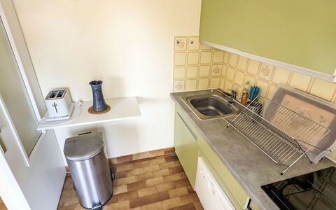 Les Jardins du Soleil: Gulvbelægning, Køkken, Større Bandage, Køkken Apparat, Etage, Countertop, Træ, Indretning, Værelse, Køkkenvask