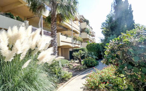 Les Jardins du Soleil: Busk, Boligområde, Lejlighed, Ejerlejlighed, Have, Indkørsel, Hacienda, Skygge, Landscaping