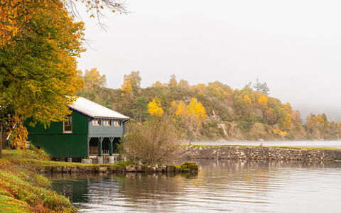 The Chalet: Vand, Grøn, Vandvej, Vandløb, Bank, Sø, Afspejling, Kanal, Flod, Reservoir