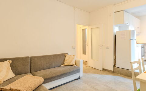 Centro Storico Porlezza: Gulvbelægning, Etage, Møbel, Indretning, Træ, Couch, Lejlighed, Værelse, Loft, Stue