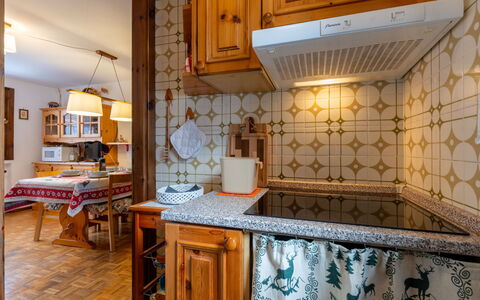 Maisonette Grand Soleil: Indretning, Træ, Gulvbelægning, Køkken, Etage, Cabinetry, Loft, Countertop, Brun, Værelse