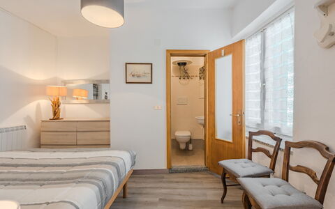Catherine: Møbel, Indretning, Etage, Træ, Gulvbelægning, Soveværelse, Seng, Værelse, Loft, Textile
