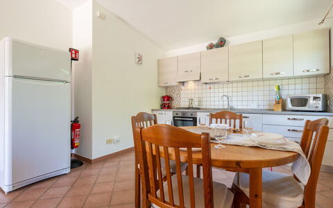 Malù House: Gulvbelægning, Indretning, Etage, Møbel, Loft, Værelse, Bord, Køkken & Spisebord, Countertop, Køkken