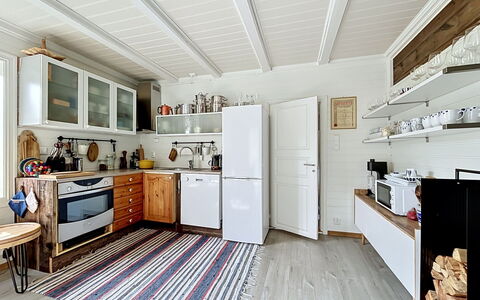 Ese Panorama: Køkken, Gulvbelægning, Møbel, Indretning, Større Bandage, Træ, Køkken Apparat, Loft, Countertop, Etage