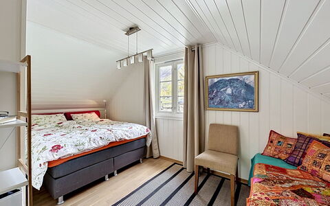 Ese Panorama: Indretning, Gulvbelægning, Etage, Træ, Soveværelse, Loft, Seng, Møbel, Værelse, Sengetøj