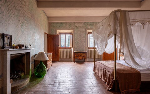 Villa Il Casalino, Florentine Hills with Pool: Gulvbelægning, Træ, Møbel, Etage, Indretning, Loft, Soveværelse, Belysning, Værelse, Seng