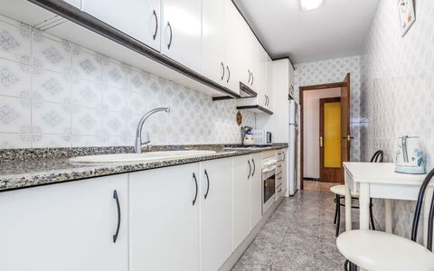 Tomas de Victoria: Gulvbelægning, Etage, Lejlighed, Værelse, Flise, Countertop, Cabinetry