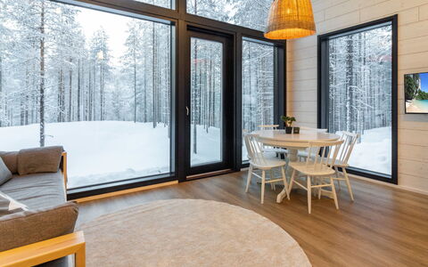Soutaja Lodge: Træ, Hjem, Loft, Vinter, Hårdttræ, Glas, Trægulve, Lysarmatur, Dagslys, Bjælkehytte