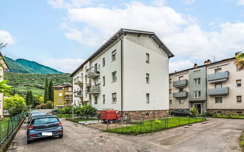 Livia: Bygning, Boligområde, Kvarter, Hus, Hjem, Menneskelig Bosættelse, Lejlighed, Forstad, Altan, Indkørsel