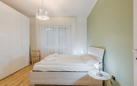 Livia: Møbel, Indretning, Etage, Gulvbelægning, Væg, Seng, Soveværelse, Træ, Loft, Værelse