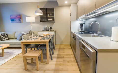 Ylläs Chalets 4203: Møbel, Stol, Udendørs Møbler, Bord, Træ, Udendørs Bord, Køkken & Spisebord, Skygge, Have, Paraply