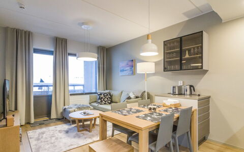 Ylläs Chalets 4203: Møbel, Stol, Udendørs Møbler, Bord, Træ, Udendørs Bord, Køkken & Spisebord, Skygge, Have, Paraply