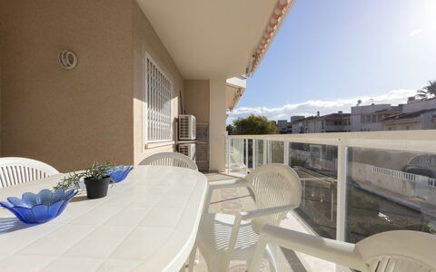 Costa Blanca Iii: Skygge, Lejlighed, Altan, Landscaping, Gård, Udendørs Møbler, Villa