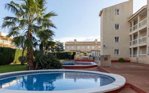 Costa Blanca Iii: Skygge, Lejlighed, Altan, Landscaping, Gård, Udendørs Møbler, Villa