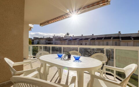 Costa Blanca Iii: Skygge, Lejlighed, Altan, Landscaping, Gård, Udendørs Møbler, Villa