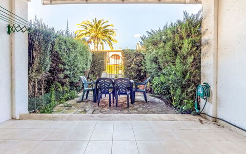 Cambrils 62: Skygge, Lejlighed, Altan, Landscaping, Gård, Udendørs Møbler, Villa