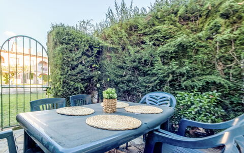 Cambrils 62: Skygge, Lejlighed, Altan, Landscaping, Gård, Udendørs Møbler, Villa