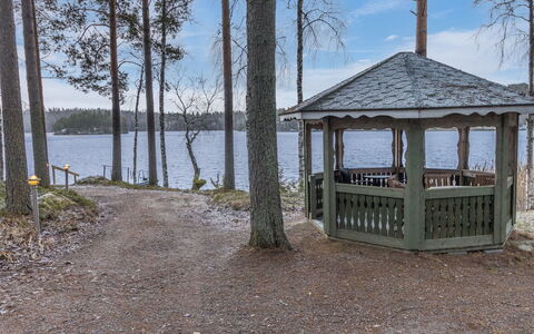 Muikku: Skygge, Lejlighed, Altan, Landscaping, Gård, Udendørs Møbler, Villa