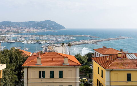 Casa Dea Diana: Blå, Sommer, Stad, Boligområde, Horisont, Bakke, Morgen, Hav, Kyst, Forstad