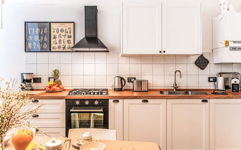 Casa Dea Diana: Køkken Apparat, Køkken, Countertop, Større Bandage, Komfur, Cabinetry, Indretning, Komfur, Gaskomfur, Træ