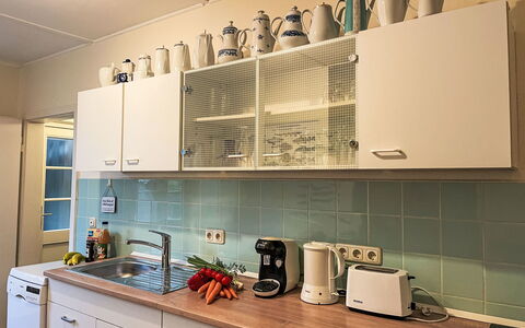 Uns Hüsung: Køkken, Køkken Apparat, Indretning, Countertop, Cabinetry, Køkkenvask, Belysning, Større Bandage, Værelse, Skab