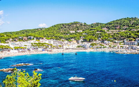 Urban Plaza Palafrugell: Krop Af Vand, Kyst, Strand, Coastal Og Oceaniske Landskabsformer, Hav, Sommer, Kyst, Cove, Ocean, Turistattraktion