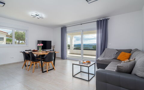 Ria with Heated Pool: Gulvbelægning, Etage, Indretning, Møbel, Hjem, Lejlighed, Trægulve, Loft, Stue