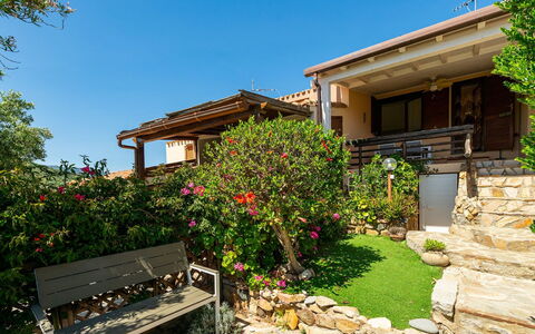 Casetta nel Blu: Busk, Have, Skygge, Landscaping, Eco Hotel, Flise, Estate, Blomsterkrukke, Hacienda