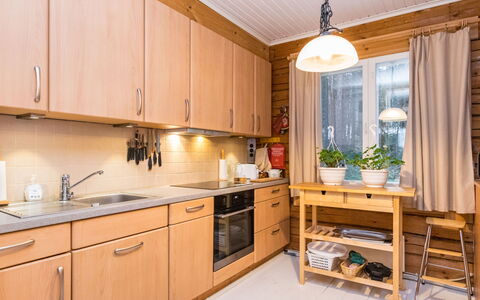 Metsis: Køkken, Countertop, Cabinetry, Træ, Indretning, Køkken Apparat, Gulvbelægning, Møbel, Større Bandage, Skuffe