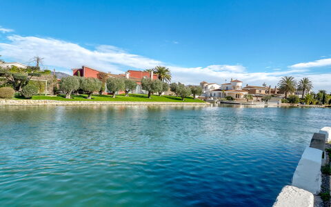 Empuriabrava 381: Blå, Vand, Krop Af Vand, Træ, Vandvej, Afspejling, Sø, Bank, Kanal, Reservoir