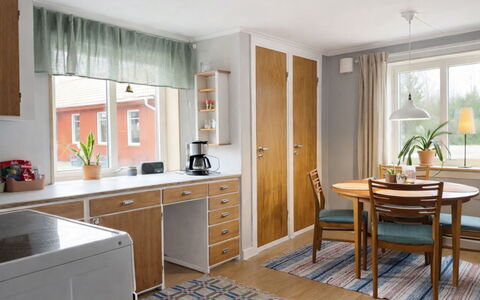 Hönetorpet: Møbel, Indretning, Gulvbelægning, Cabinetry, Træ, Countertop, Etage, Loft, Køkken, Værelse