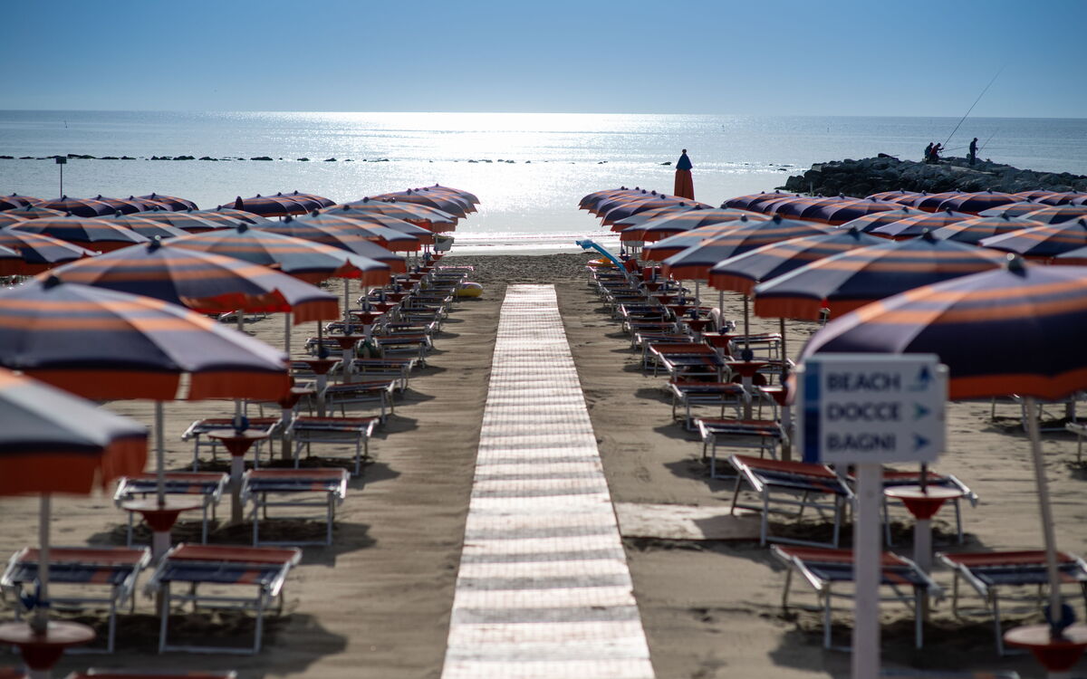 Residence Villarosa Pool and Beach