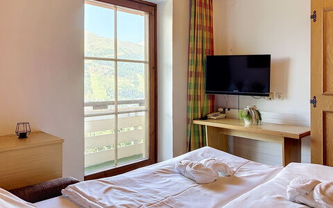 Sankt Michael im Lungau 100: Møbel, Stol, Altan, Bejdse, Køkken & Spisebord, Hårdttræ, Eco Hotel, Hotel, Kaffebord, Armlæn